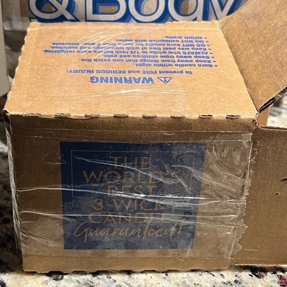 Bath & Body Works Pumpkin Pecan Waffles 3-Wick Candle - Picture 4 of 4